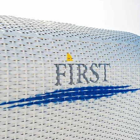 First Cozy Cliff Sellin (Rugen)