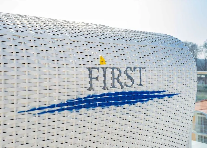 First Cozy Cliff Sellin (Rugen)